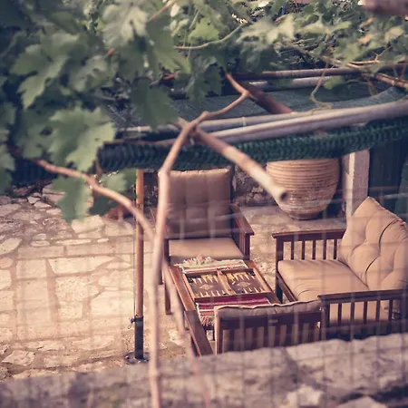 Traditional Xenofon Tatil Evi