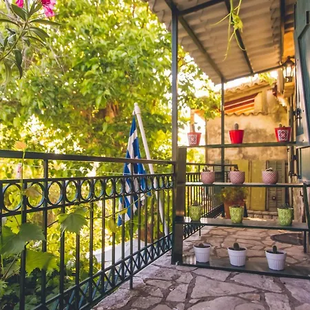 Traditional Xenofon Tatil Evi *